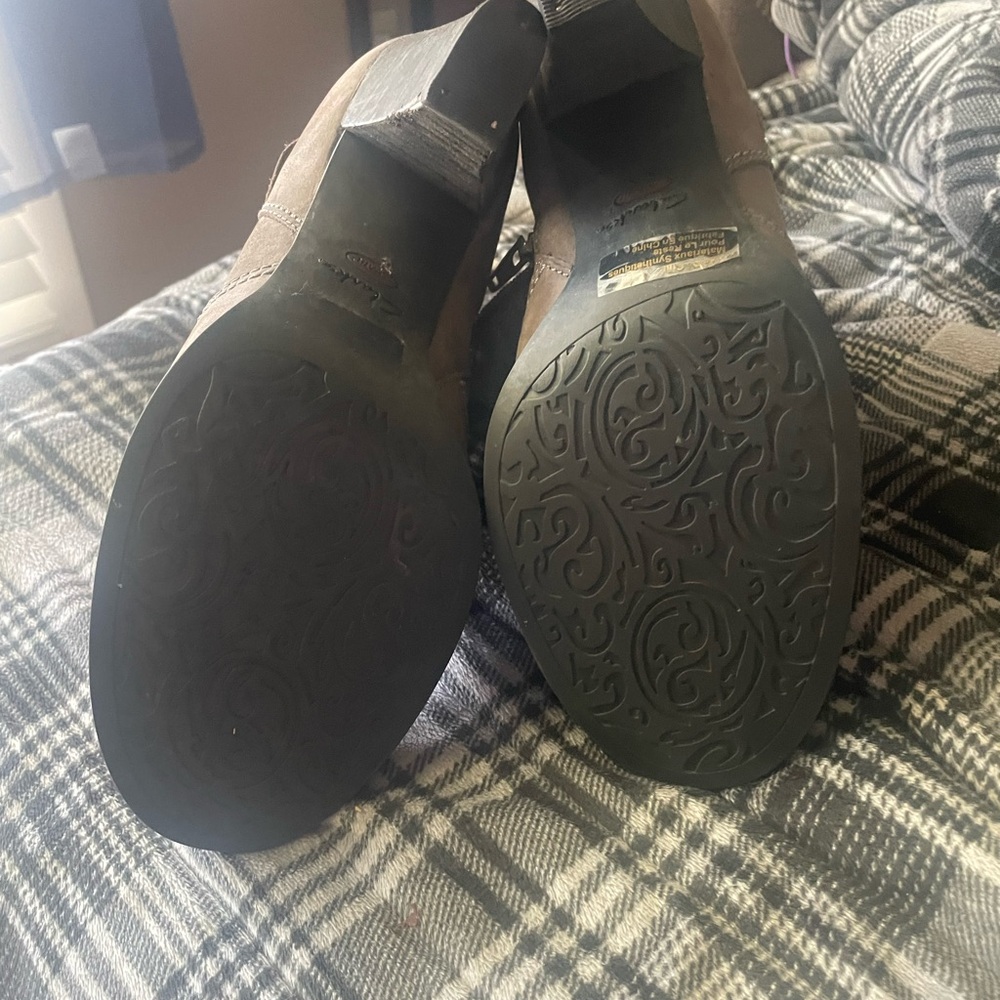 Clarks Leather Ankle Boots - Picture 3 of 5